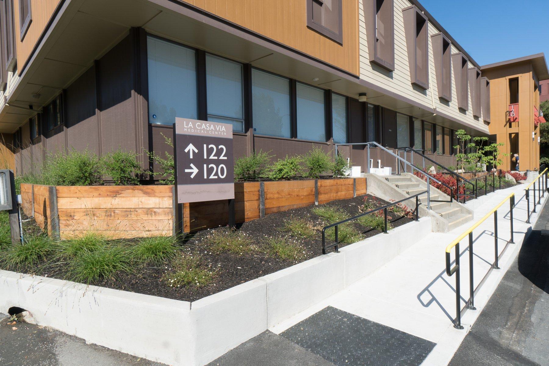 La Casa Via Medical Center - Photo 3