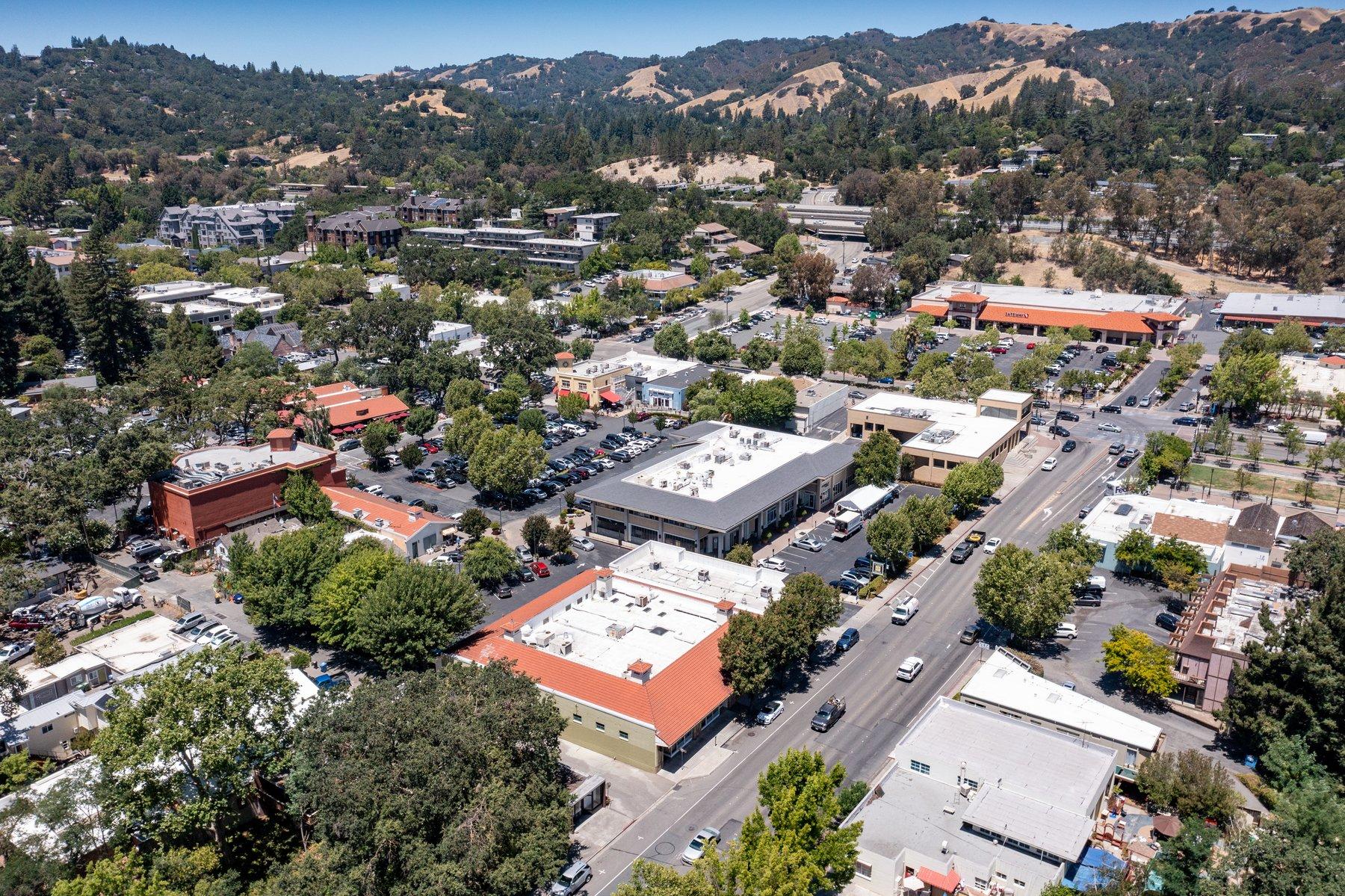 La Fiesta Square - Photo 4