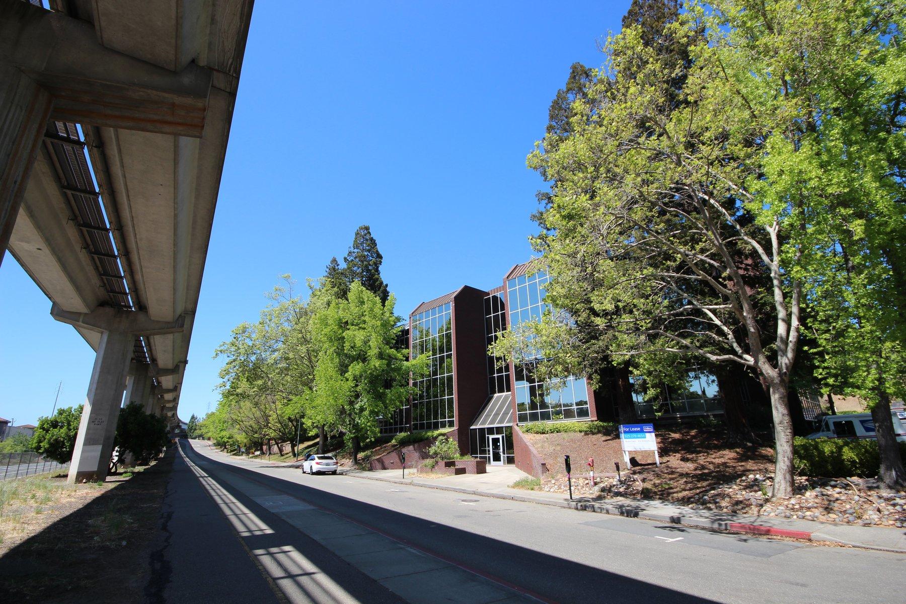 1801 Oakland Boulevard - Photo 2